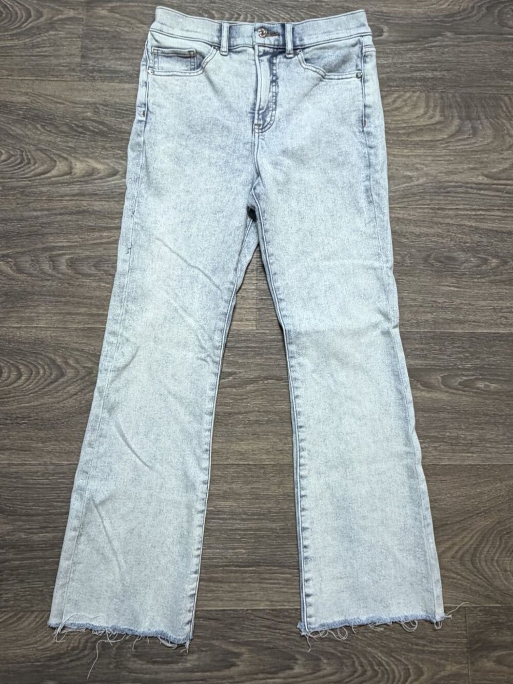 Express Cropped Flare High Rise Jeans Size 6L Light Wash Raw Hem Denim Casual